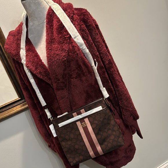 Coach signature logo monogram crossbody NWT - Picture 10 of 13